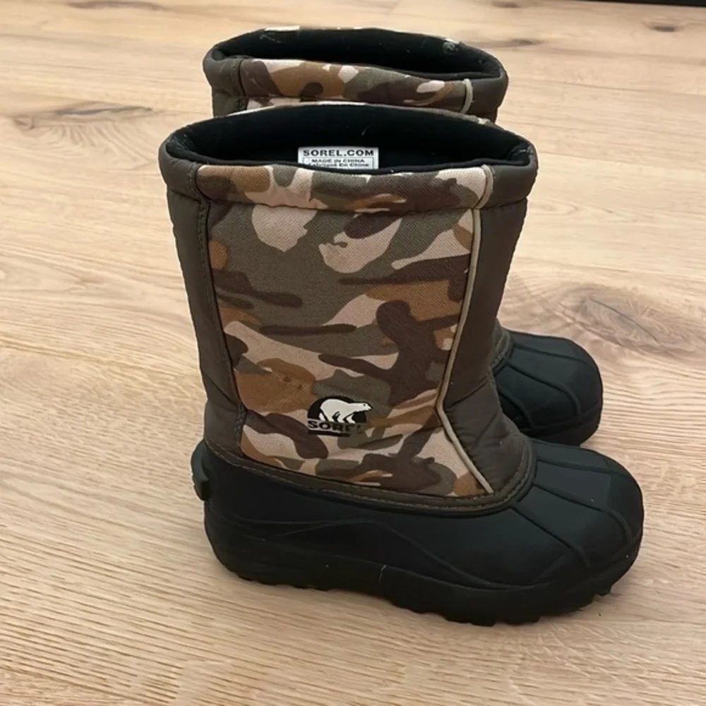 Sorel Kids Size 2 Camo Waterproof Insulated Winter Snow Boots